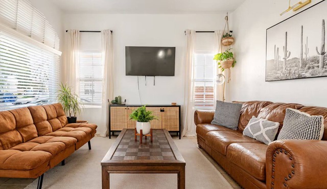 FIFA Ready! Arcade, Living Room AC, Near SoFi + Parking