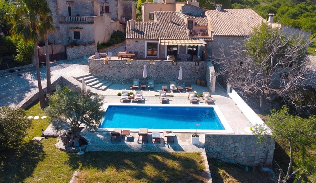 Finca Can Guillo Pollensa with Pool up to 10 Pers