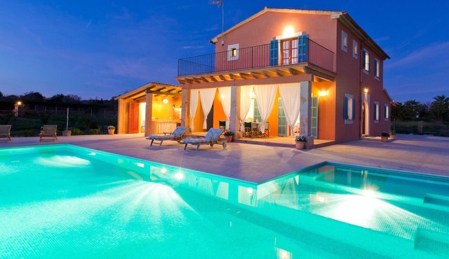 Finca-Villa Son Drach, large private pool 12x4m, wifi, BBQ, 2 km beaches