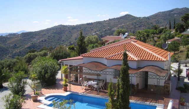 Finca with pool at the end of a cul-de-sac very quiet location