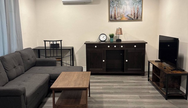 Fully renovated a year ago, fully equipped, convenience, excellent location.