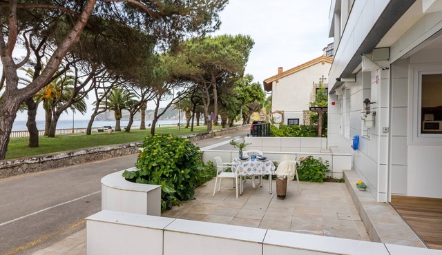 Geno Apartment, Beachfront in Comillas