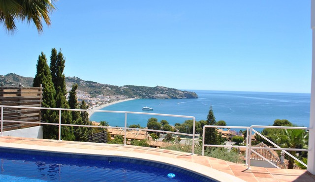 Grand villa with fantastic views to the Mediterranean Sea
