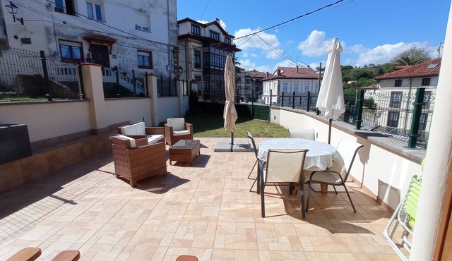 Ground floor apartment in the historic center of Comillas with private terrace