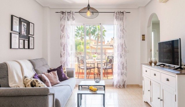 Holiday Apartment with Sea View, Shared Pool & Jacuzzi, Terraces, Garden & Wi-Fi