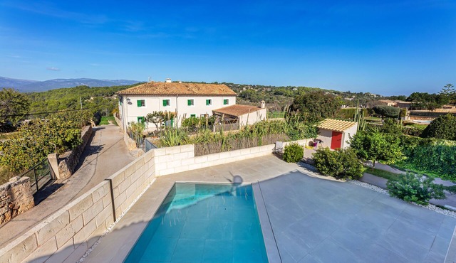 Holiday Home 'Can Calet' with Private Pool, Wi-Fi and Air Conditioning