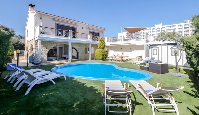Holiday Home 'Tres Palmeras' with Sea View, Wi-Fi and Air Conditioning