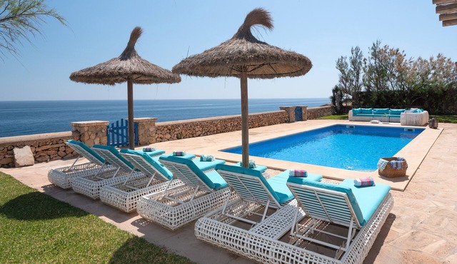 Holiday Home 'Villa Domus Alba AB' with Sea View, Pool & Wi-Fi
