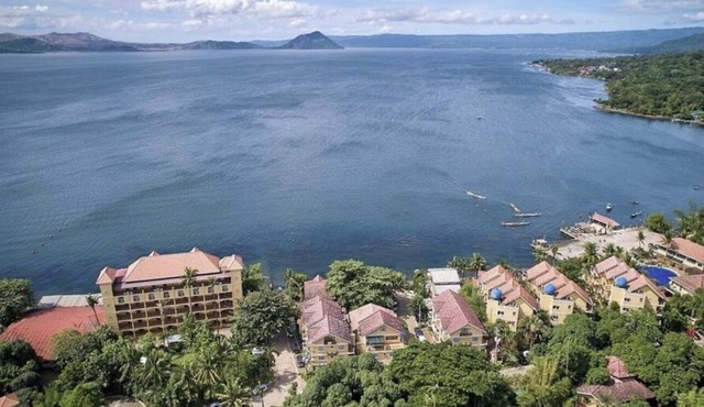 Homey Vibe 4BR Taal Lakeside Villa for 12 Persons - Quick Drive to Near Tagaytay