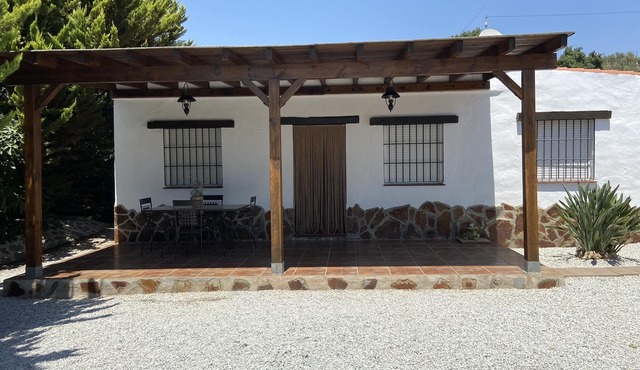 House in a very quiet rural area with easy accessibility. 3.5 km from the beach