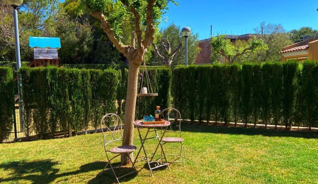 House with private garden, BBQ community pool and WiFi