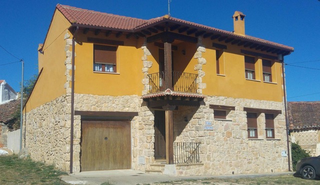 Ideal Rural House for 13 rests and disconnects from everyone and everything ..