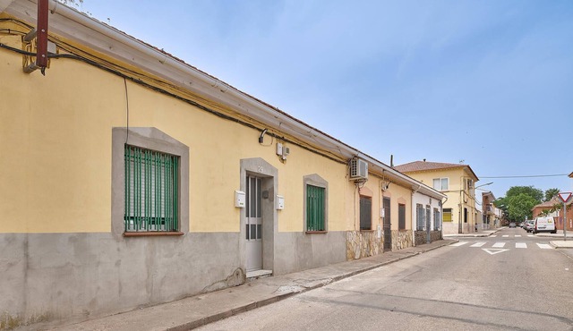 In the Madrid metropolitan area, this functional vacation apartment welcomes you.