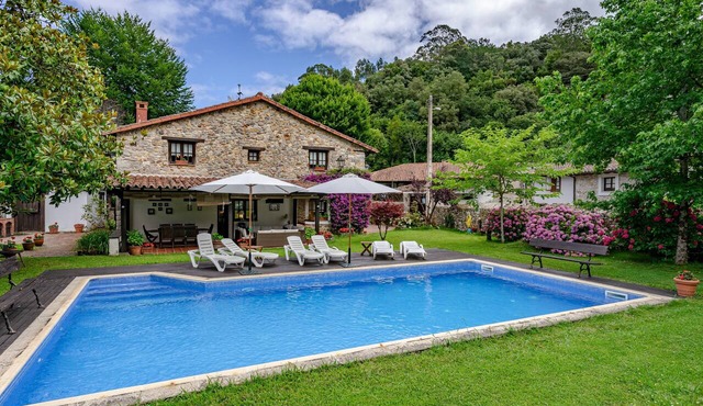 La Casa De Torre—Charming House with Pool in Ribadesella