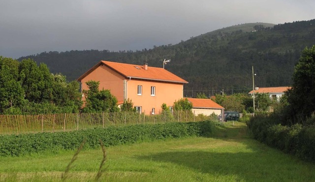 "La Casa Roxa" Comfortable and comfortable, with large garden and beautiful sea views