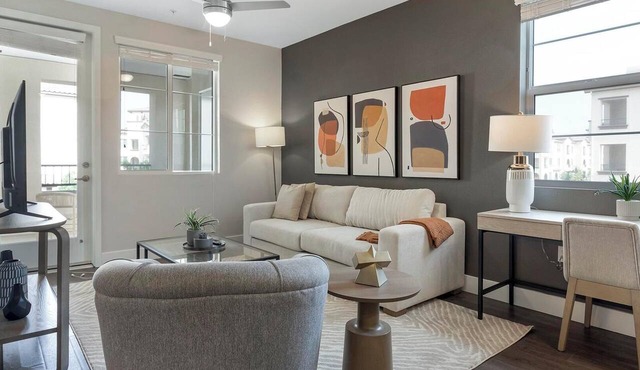 Landing | Stunning 1BD, Gym, Courtyard