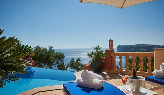 Large accommodation on Mallorca with pool and sea views (Villa PEKA)
