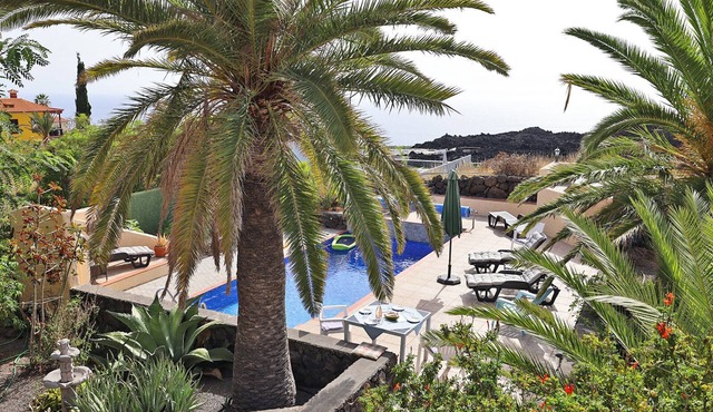 Large "Perla del Sol" estate with year-round heated swimming pool