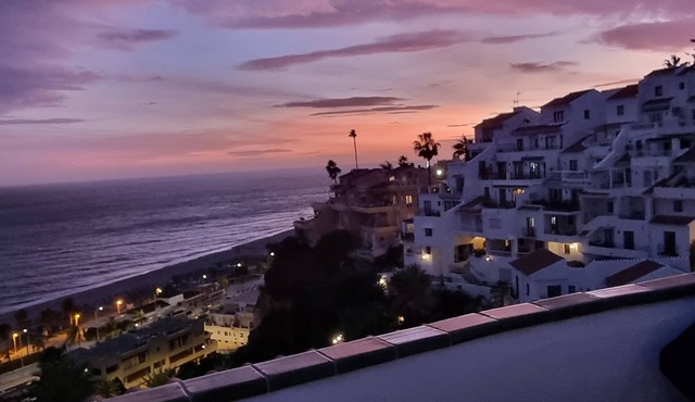 Large terrace, stunning sea view, sunny conditions! On top of Playa Burriana !
