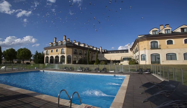 Large Unit with Easy Golf Access Ideal for Leisure Travelers
