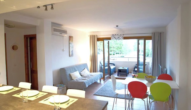 Licensed Beautiful large 2 Bed Apartment in Puerto Pollenca. 2 pools and balcony
