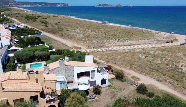 Llevant - Beachfront and with A/C
