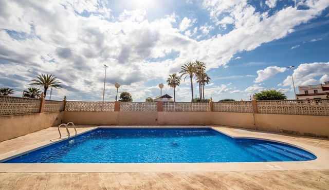 Look forward to a nice vacation in this appealing apartment just 150 m from the sea.