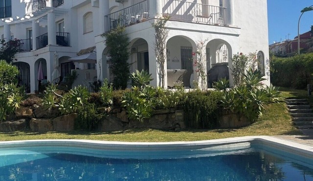 Lovely 3 bed 3 bath end villa with pool and beautiful port in Duquesa