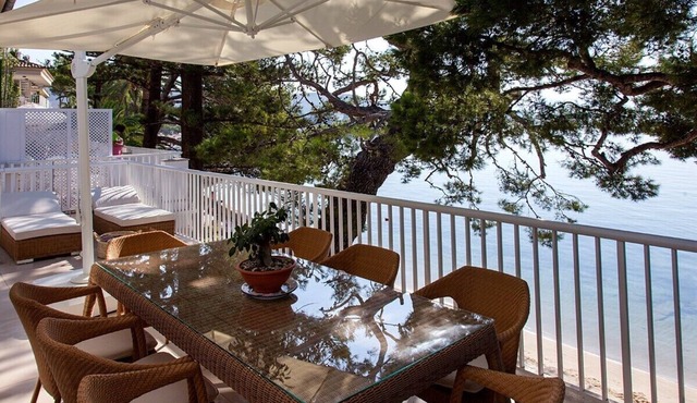 Luxury apartment in front of the sea with beautiful views