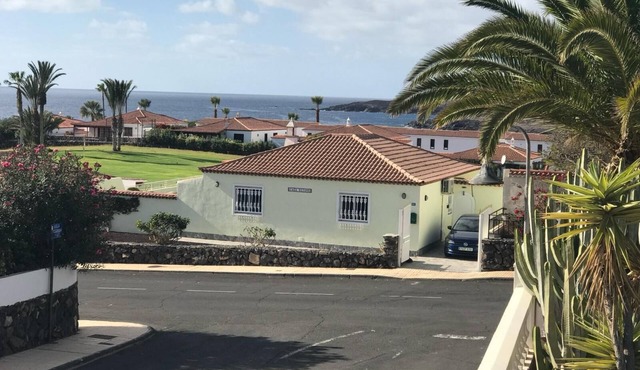 Luxury detached villa, 3bedrooms, 2bathrooms. Private heated pool Amarilla Golf.