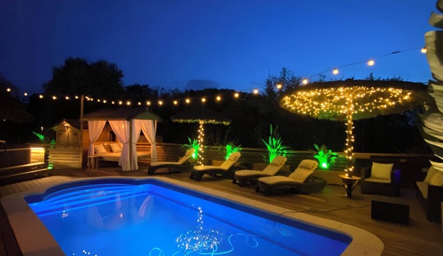 Luxury, self contained, airconditioned studio with private terrace & use of pool