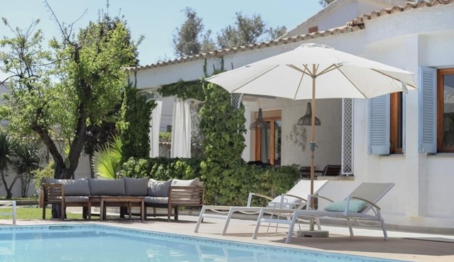 Luxury Villa close to the beach with heated Pool and lovely mountain views