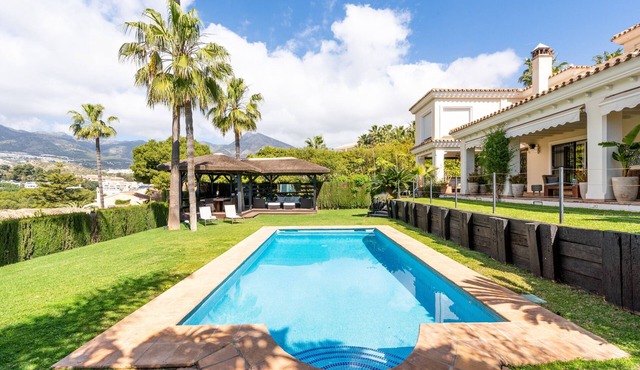 'Luxury Villa Larios Torrequebrada' with Sea View, Pool & Wi-Fi