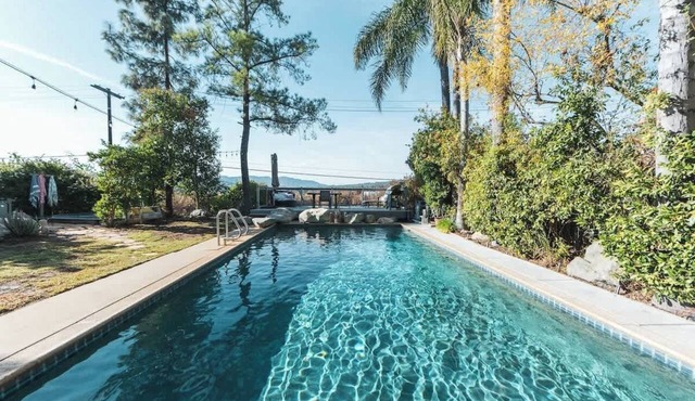 Luxury Villa w/Pool, Mountain Views near NASA