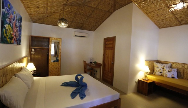 Magic Oceans Dive Resort in Anda