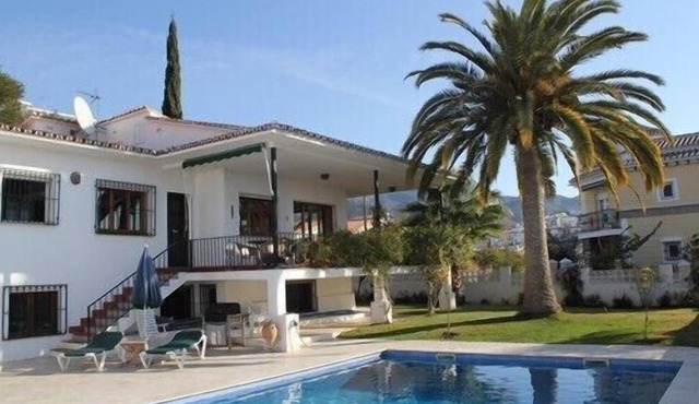 Magnificent seven bedroom detached villa in Nerja town with private pool