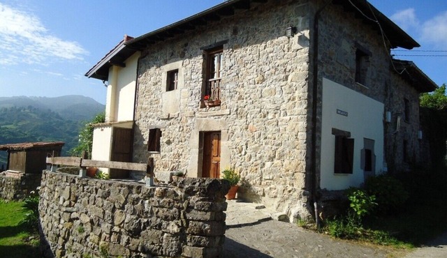 Magnificent views, authentic and fully equipped. Picos de Europa region.