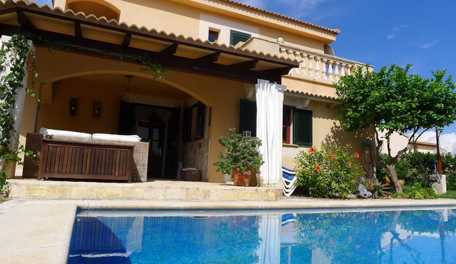 Majorcan style private house with 3 bedrooms, 2 bathrooms, 3 terraces, pool, BBQ