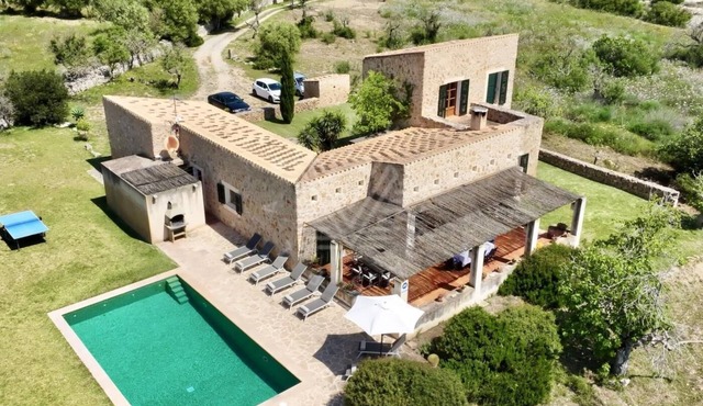 Mallorcan charm with countryside views and pool