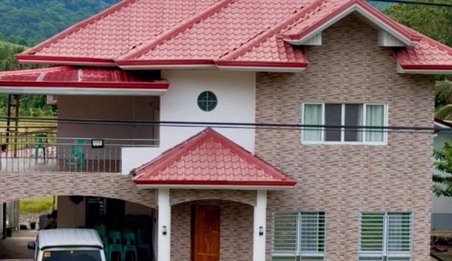 Meadow View House 4 spacious rooms, 3 en suite bathrooms and 1 communal bathroom