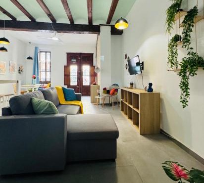 Mediterranean Flat next to the Historic Center