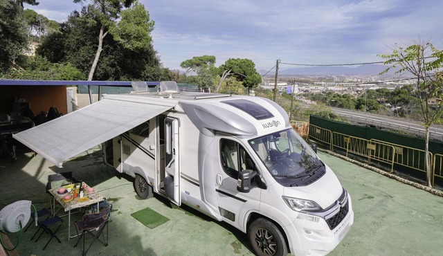 Mobile Home "Cerca De Barcelona" with Mountain View, Shared Terraces & Private Garden