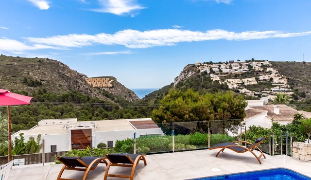 Modern 3-bed Villa with Heated Private Pool, Hot Tub, Sea views, & Garden