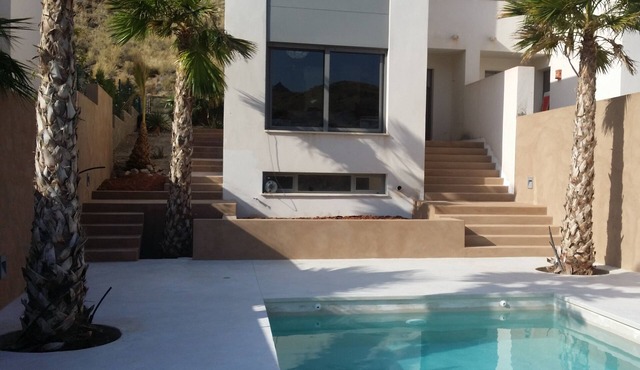 Modern and spacious house with pool in a unique environment