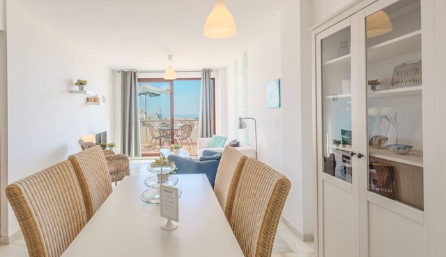 Modern apartment - pool - air con - Wifi - terrace with sea view and sunbeds