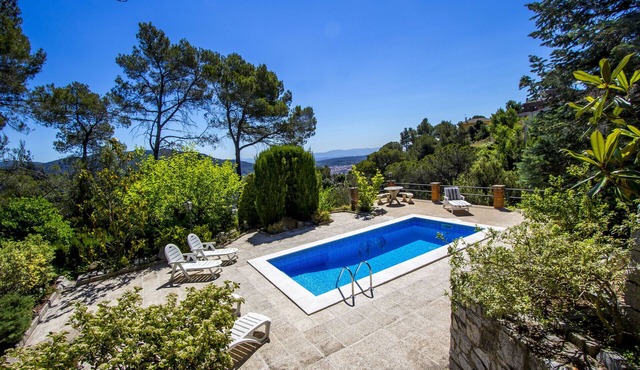 Mountain Escape w/stunning views 40 km to Barna!