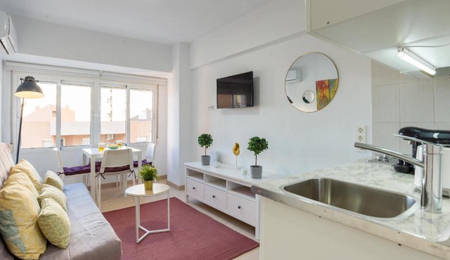 MP7 Renovated apartment right on the beach 700 meters away from Old Town