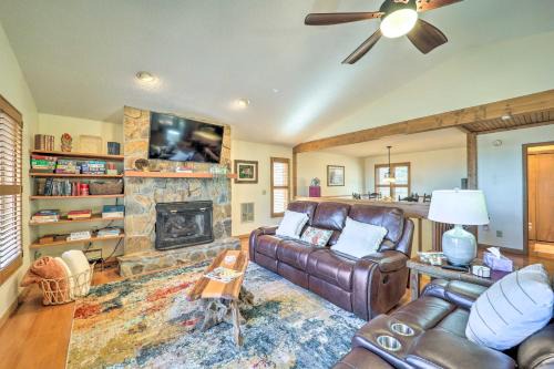 Mtn-View Cabin w/Deck, 2 Mi to Beech Mtn Slopes!