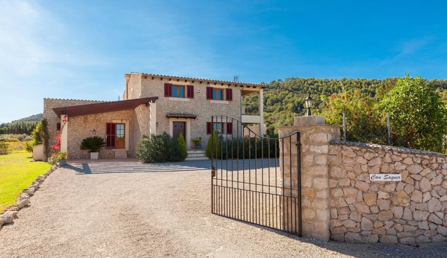 Natural stone finca Can Saguer near Alcudia/Pollenca