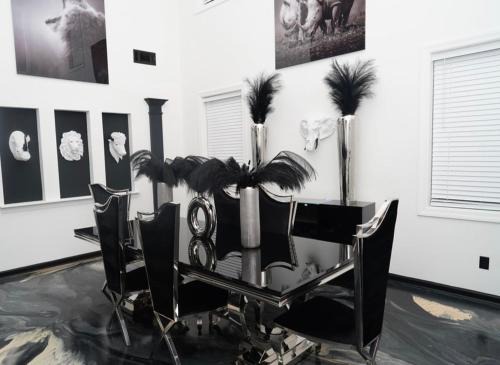 Noir Villa